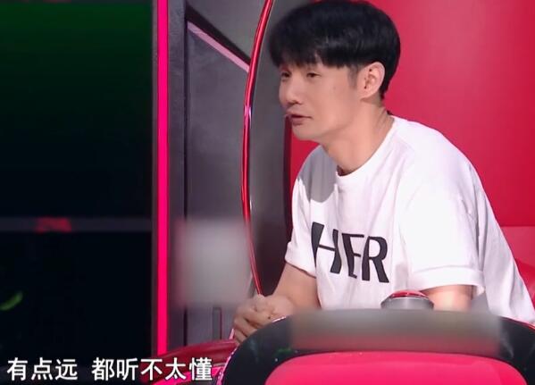 谢霆锋用多国语言对话选手 李荣浩一脸懵 李宇春：我只会四川话