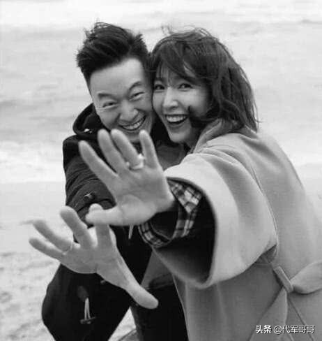 她是偶像剧女王，38岁嫁给石油公司高管，如今