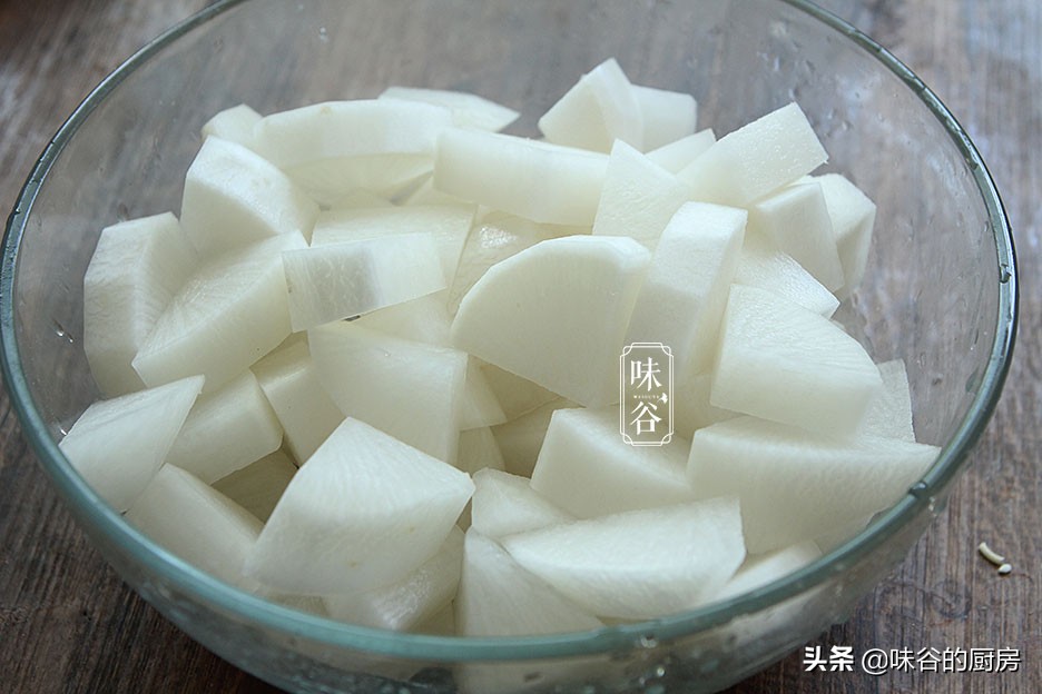 天越冷越要吃這肉，簡單燉一鍋，營養美味又暖胃，貴點也值得