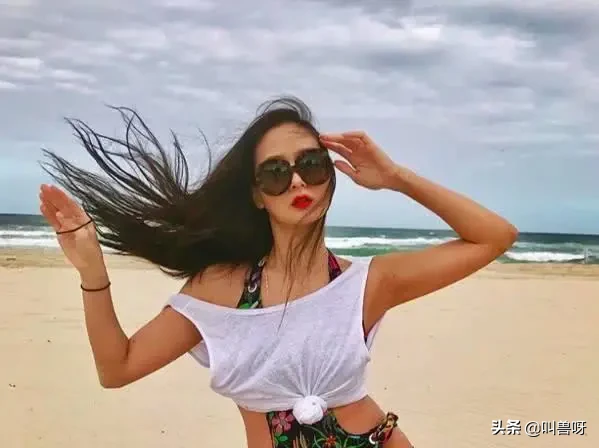 13岁就被富豪看中，追了6年终于追到手，如今4