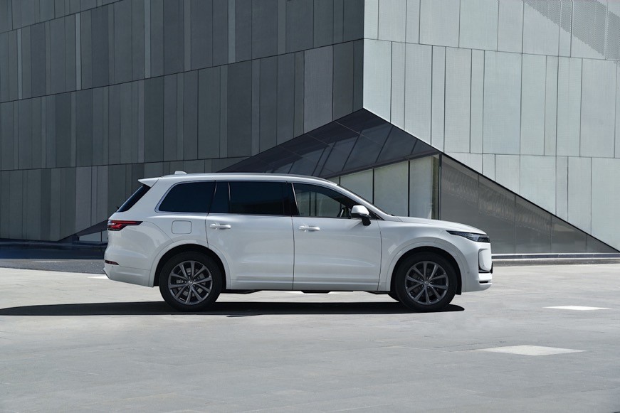 性能级智能电动SUV岚图FREE，能在中大型高端SUV市场分一席之地吗