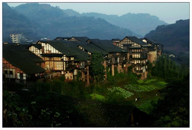 An ancient town "hidden" deep in the mountains in Sichuan, with simple and strong folk customs, simple and quiet yet undeveloped