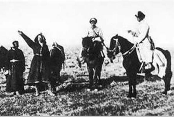 1950年，32岁红军师长被土匪杀害，朱老总大怒：派坦克追杀凶手