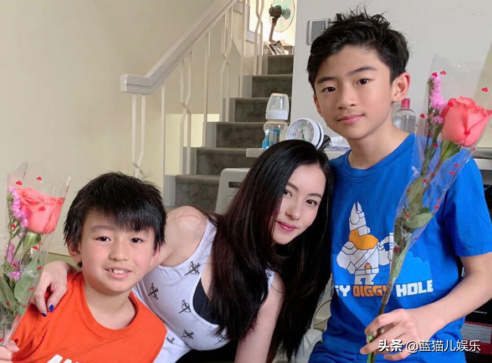 张柏芝三胎儿子有多帅？与谢振南共用一张脸，口罩都难挡他的帅气