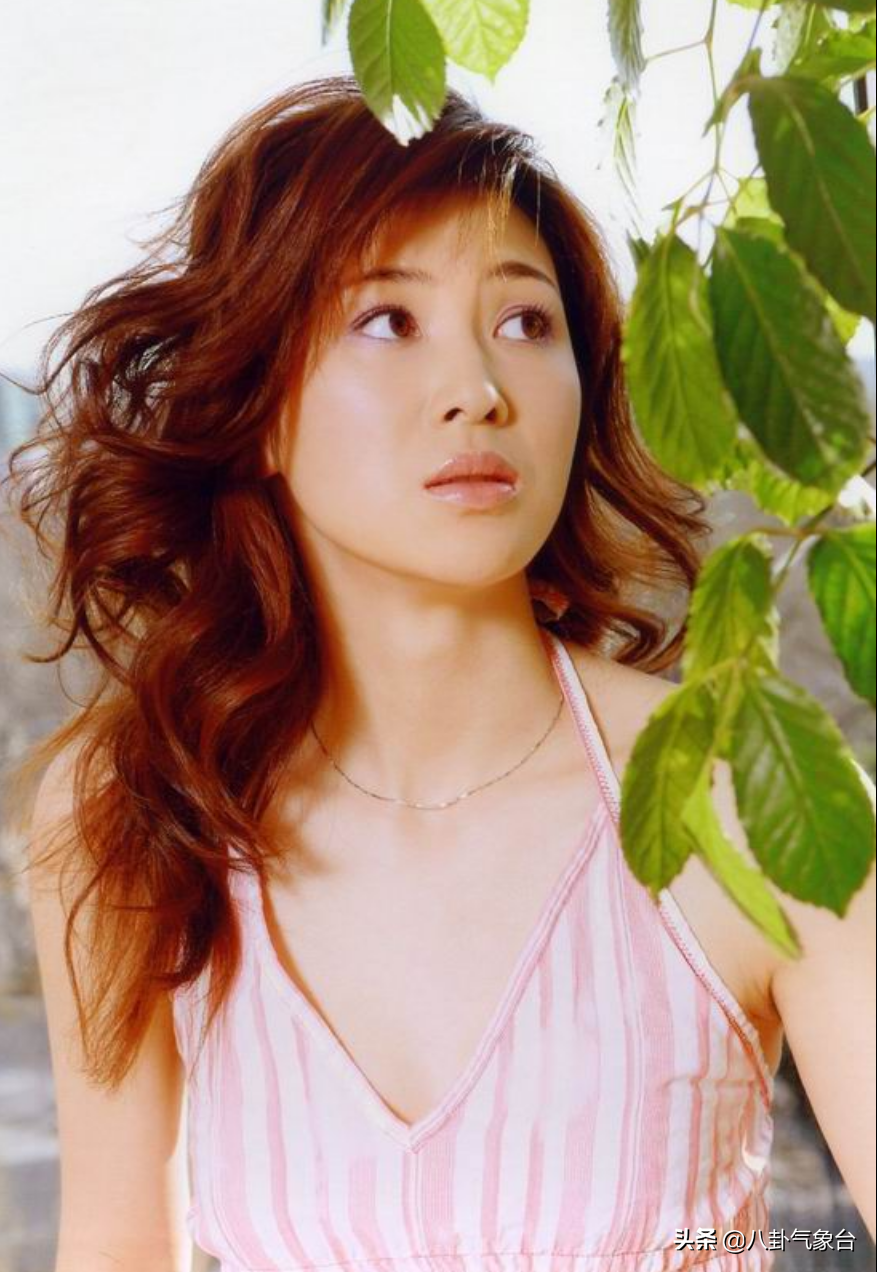 童蕾25岁和周一围同居32岁嫁富豪40岁老公锒铛入狱