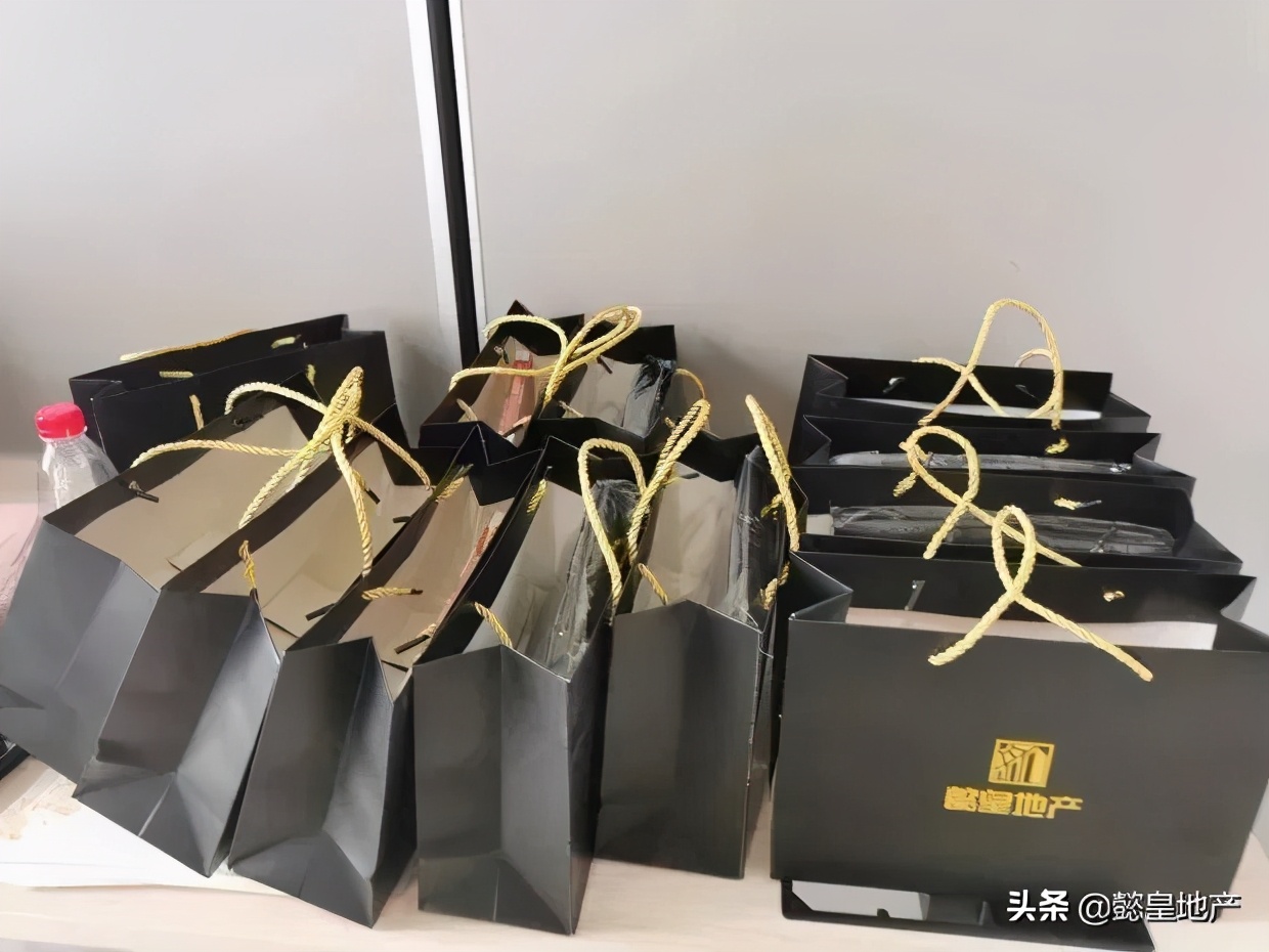 生日會(huì )｜美好歲月，感謝有你——懿皇地產(chǎn)12月入司生日會(huì )