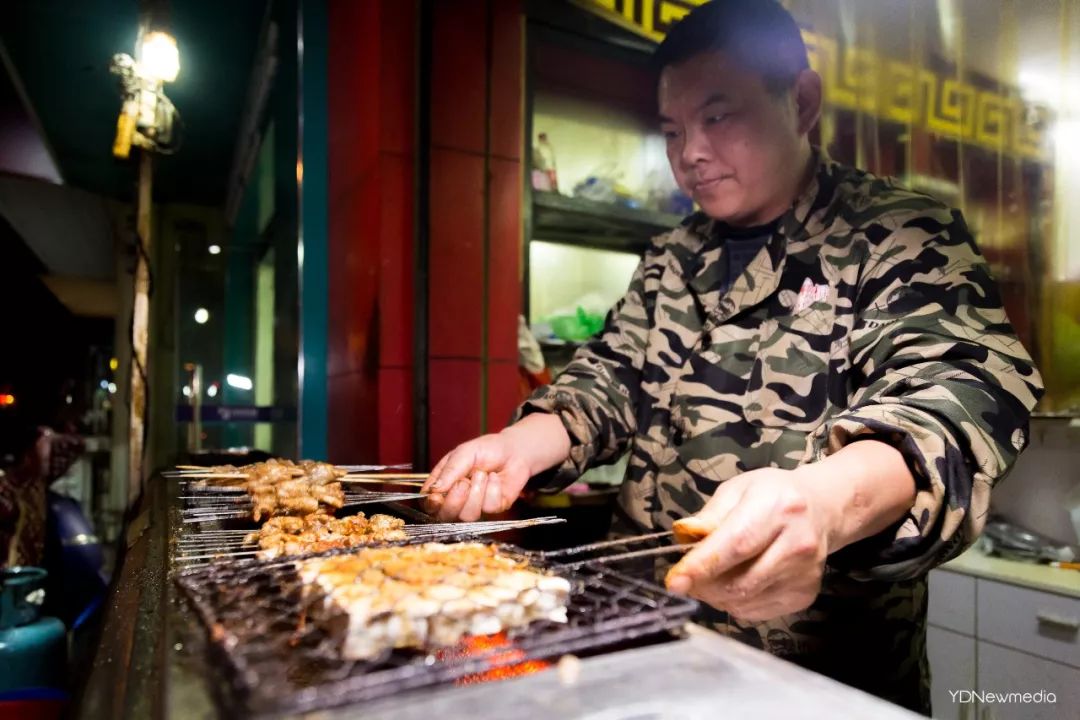 走进深夜的武汉南湖，只想说腐败至极