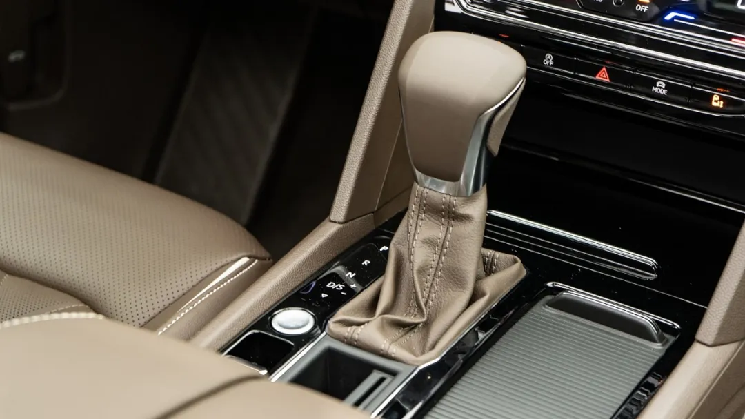 上汽大众进军“航空界”，造了一台「头等舱」