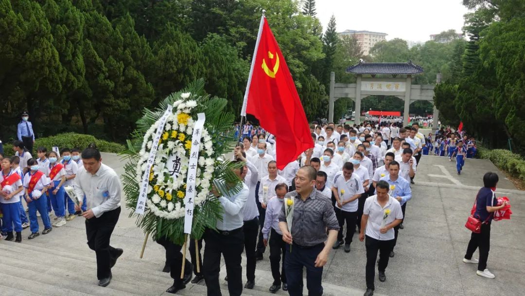市物业管理行业协会党总支组织开展缅怀革命烈士活动