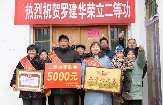 最高奖励10万元！在部队立功回家乡领钱，这兵当得有排面