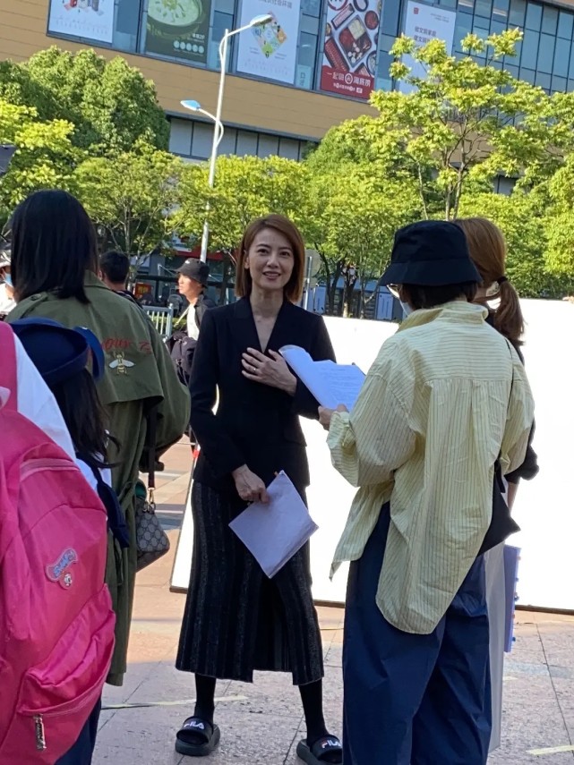 高圆圆生娃后迅速衰老，最新剧照满脸皱纹，沧