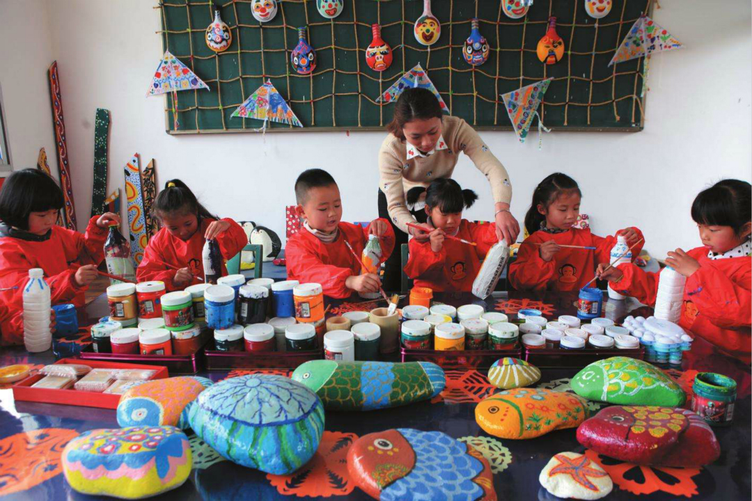 娃哭着闹着不愿去幼儿园？三点原因提前了解，你不慌，孩子也开心