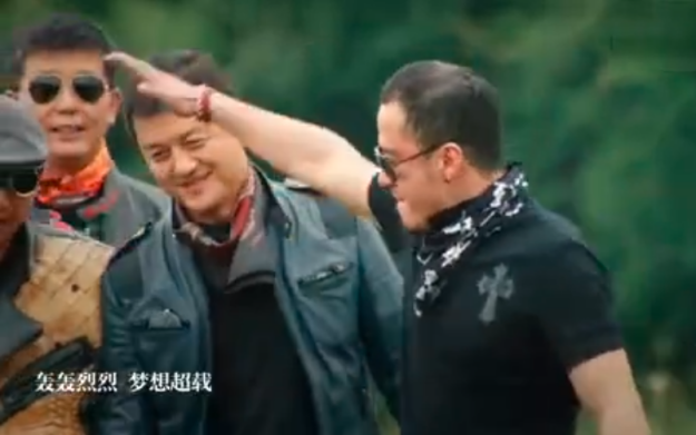 负债四千万又如何？李亚鹏的豪华人脉圈，连杨丽萍都只是其中一角