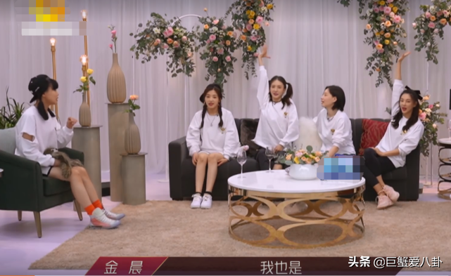 黄龄工作室回应争议，疑正面怼宁静，宁愿跟猫狗聊天不想跟人交流