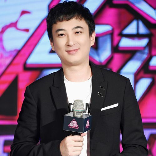潘玮柏官宣结婚，王思聪却开扒女方黑料，原来男生钟爱网红名媛