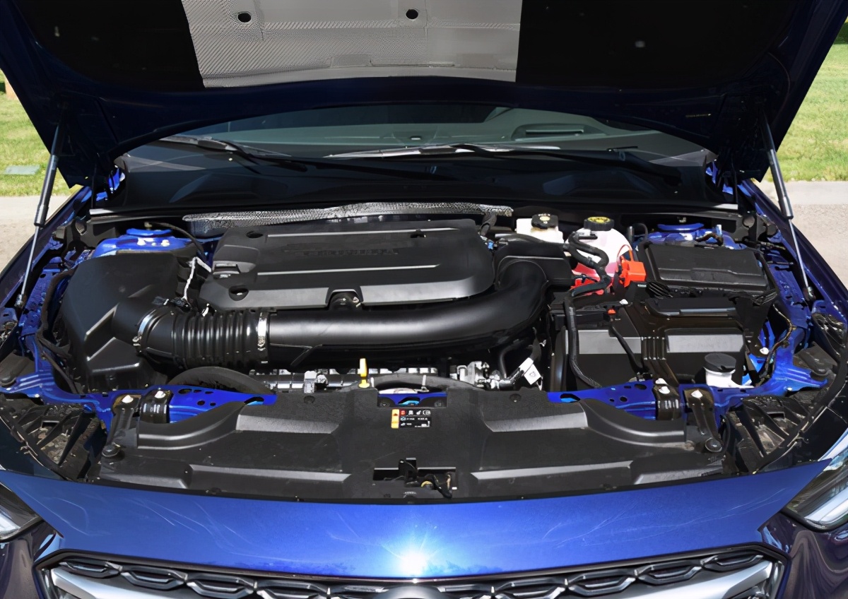 别克君威，轴距2829毫米，2.0T爆237马力，性能优秀