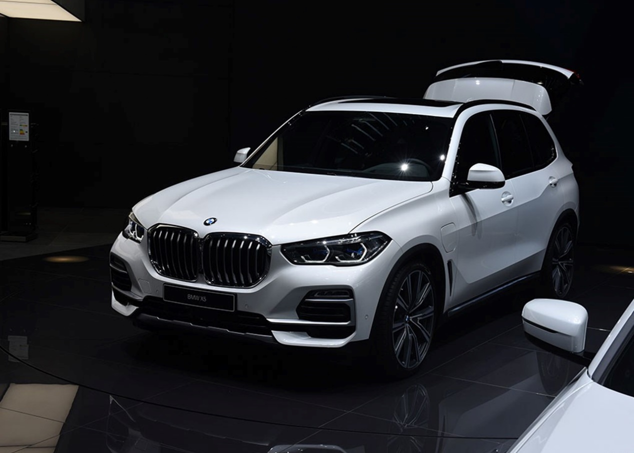 宝马X5 xDrive45，继新3系以后又一性能卓越混合动力车型，394ps