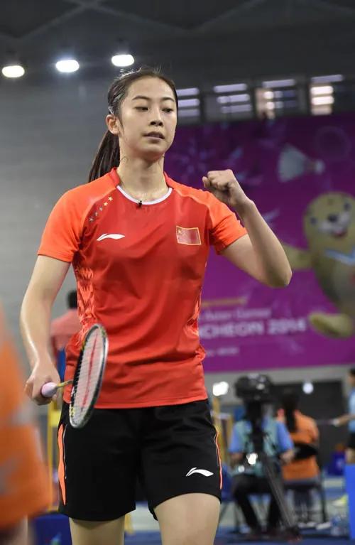 王适娴的故事：羽坛女神，17岁与谌龙私定终身，为爱情主动求婚