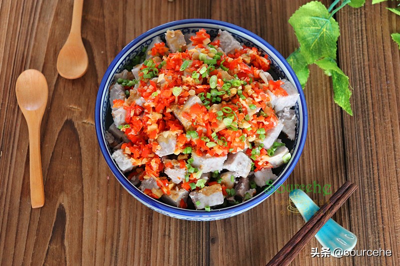 芋头的懒人做法，不炒不炸，用电饭锅煮，软糯香辣，很好吃