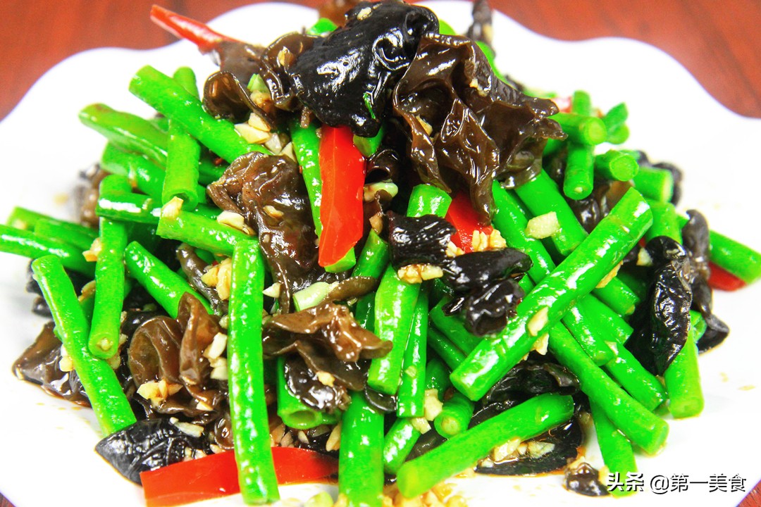 Hot weather, vegetarian dishes are more popular!  These 4 kinds of green beans are simple and easy to eat but they are not left at all
