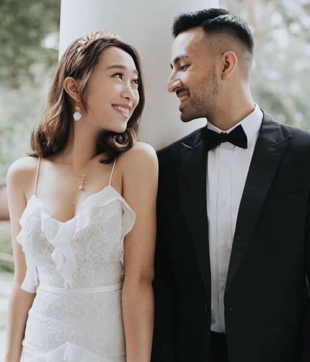 鄭嘉穎幼子正面曝光，帥氣得驚艷，沒有遺傳媽媽跟舅舅的印度長相