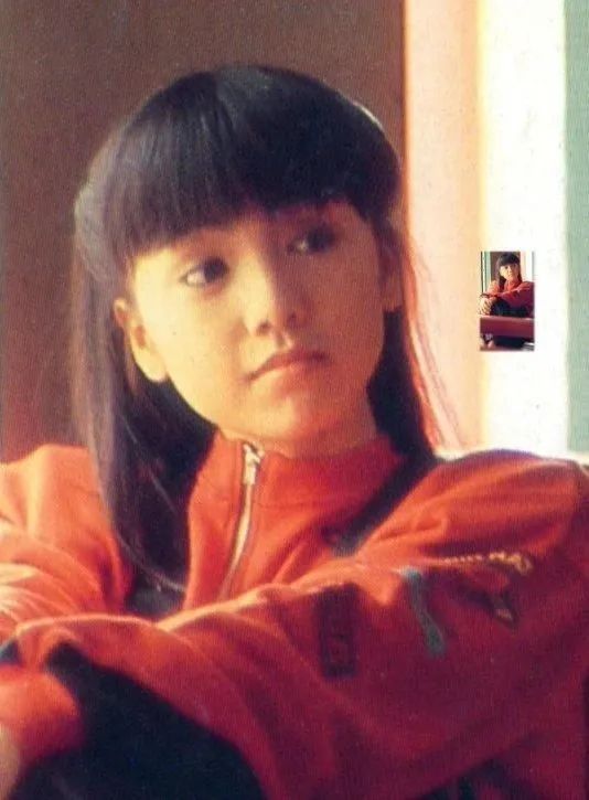 邓萃雯火辣情史：万梓良为她当街下跪，江华为她出轨而不后悔