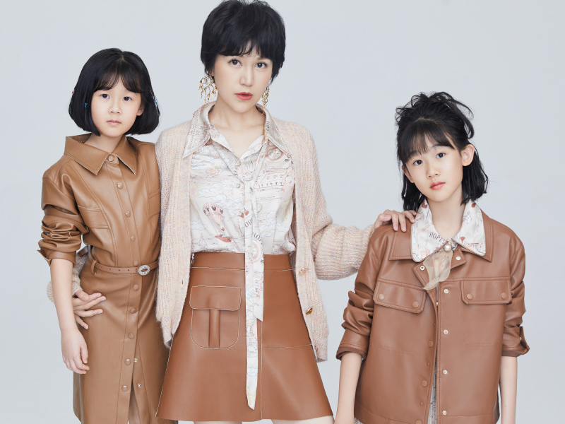 陆毅女儿愈发像鲍蕾，贝儿12岁腿真瘦成筷子！肉都长爸爸身上了