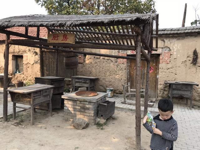 生活在城市周边的农民，是市民、还是农民？