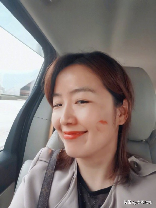 谭松韵经纪人为手滑点赞道歉，惨遭网友攻击让她引咎辞职