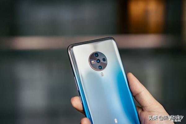 旗舰级暗光自拍实力 5G手机vivo S6评测