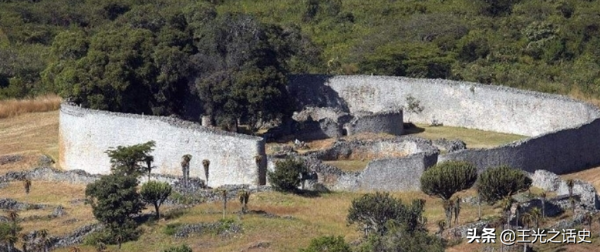 作为非洲的另一个南非，津巴布韦真的是被黑人