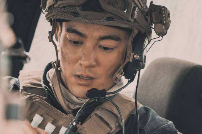 杜江夫妇低调带儿女游玩散心，霍思燕惬意微笑，网友：太幸福了