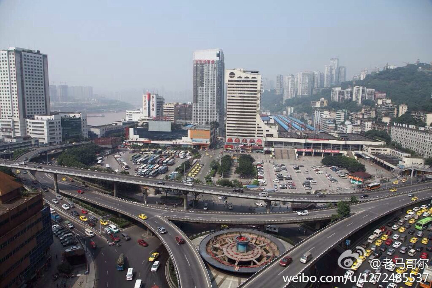 重庆菜园坝的九龙门：立交桥上的废弃喷泉，山城第一代“燃气灶”