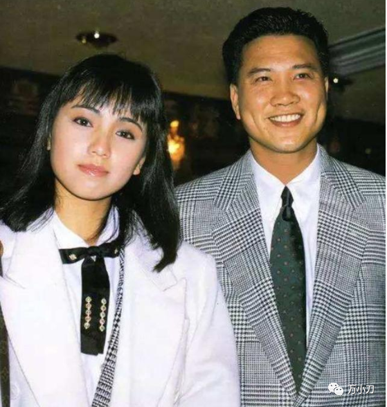 邓萃雯火辣情史：万梓良为她当街下跪，江华为她出轨而不后悔