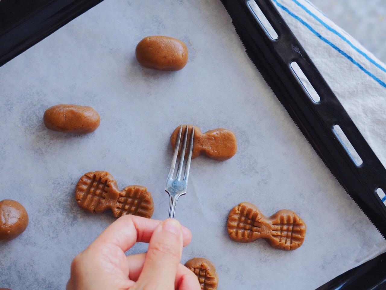 想吃花生酱不用买，5块钱自制一大瓶，纯正无添加，还能做曲奇