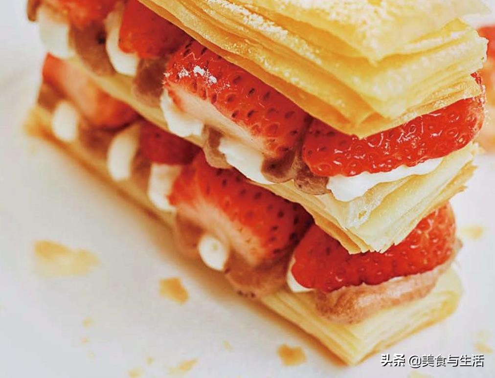 The cake of strawberry Napoleon, build midsummer girl heart, delicious desert is not afraid of fat, happy the most important