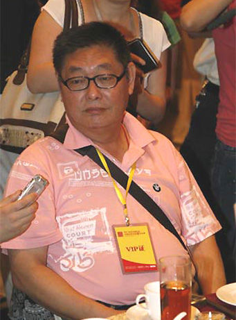 从厂工到亿万富翁，杨百万名利双收，如何诓骗数万股民倾家荡产？