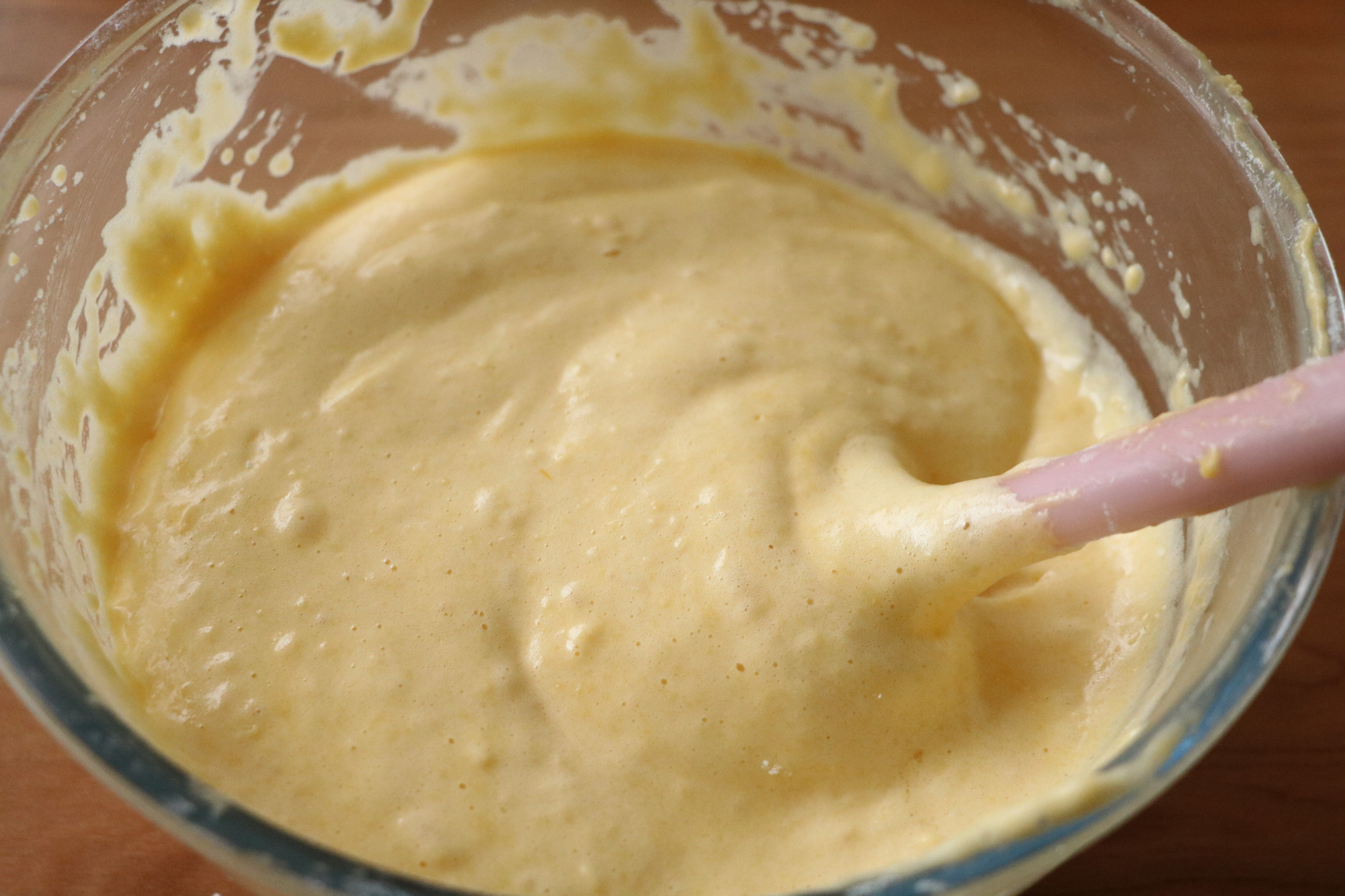 蜂蜜脆皮老式蛋糕，全都是兒時的味道，掌握技巧，在家做很簡單