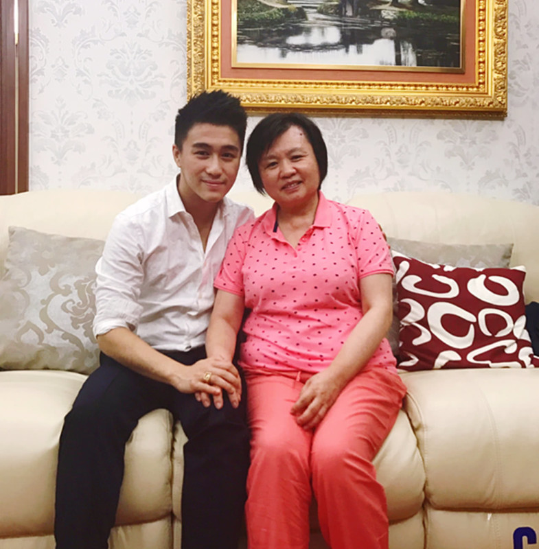 赌王之子何猷君痛批辱华主持人，态度刚硬获网