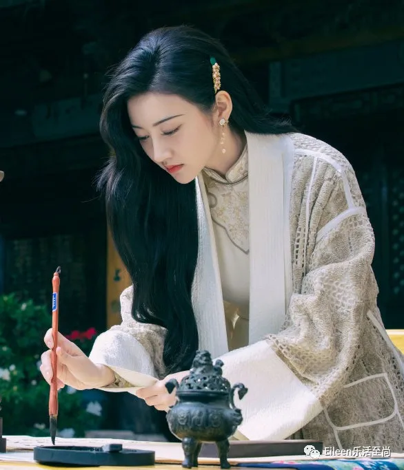 离开神秘背景,强捧不红的人间富贵花为什么反倒大火了?