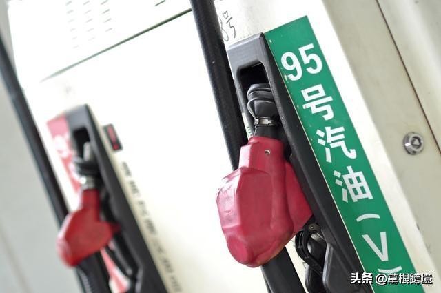 油价调整信息：4月27日，加油站调整油价，车主