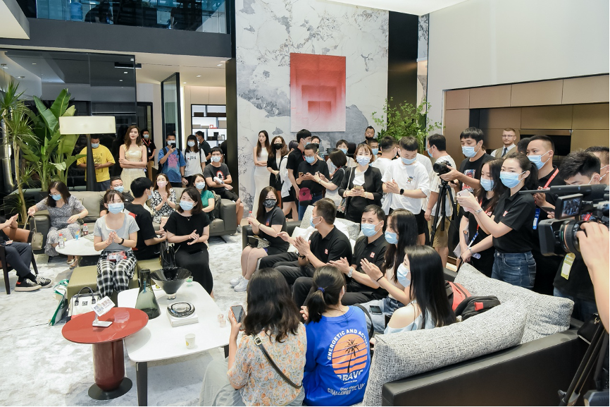 熱點(diǎn)!2021年建博會(huì)看家居風(fēng)向標(biāo) 家居+時(shí)尚+藝術(shù) 曲美成功出圈
