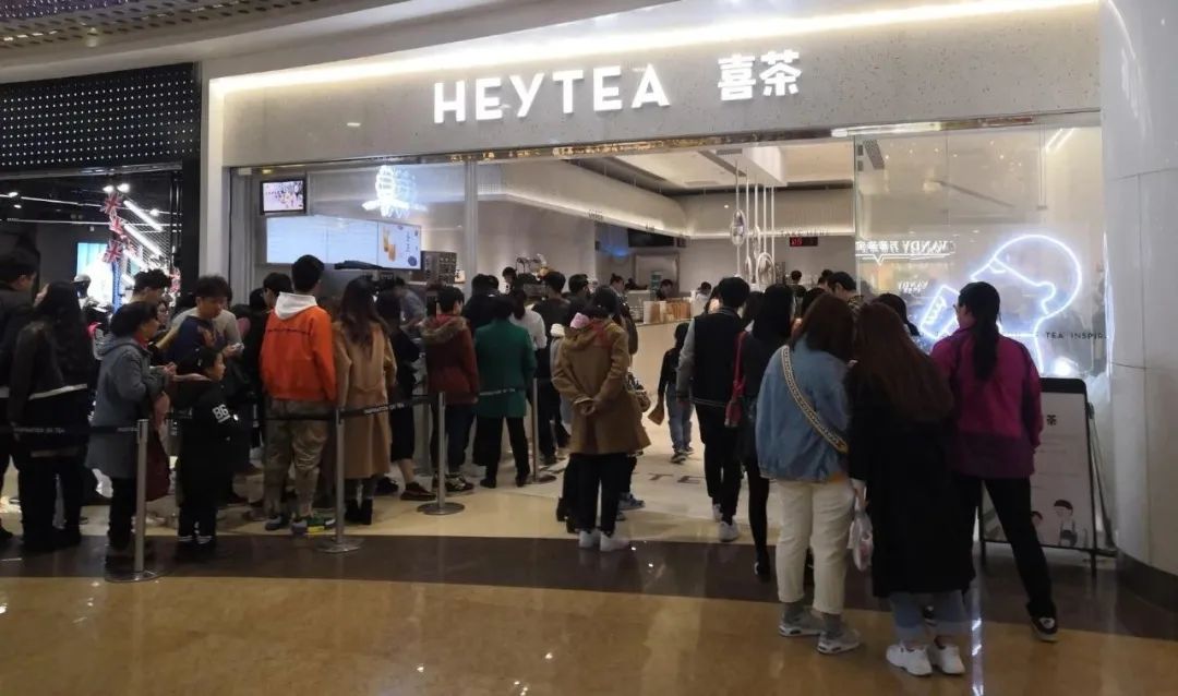 海底捞饥饿营销？先别急着指责，看看雷军和罗永浩再说