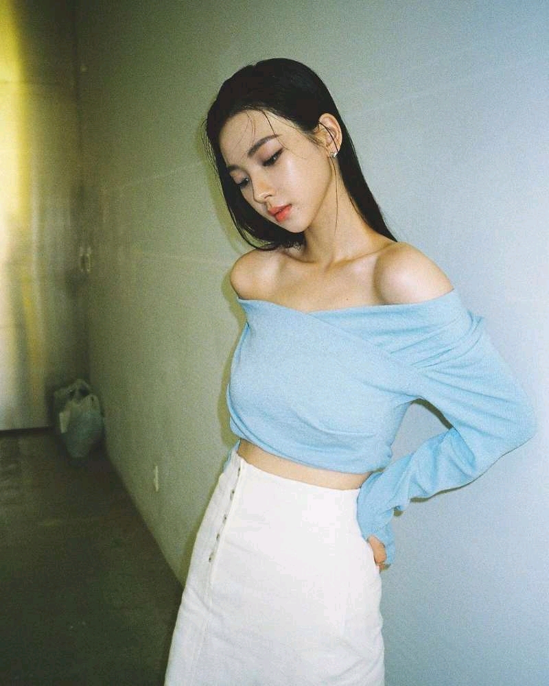 被很多新娘追著跑很慌張的柳智敏，想嫁給Karina的可不止一個