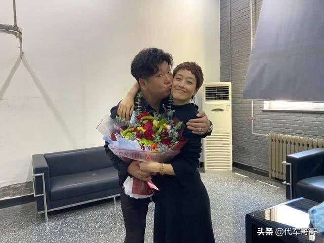 他演《士兵突击》成名，娶小4岁美女，如今因亲吻马伊琍被吐槽