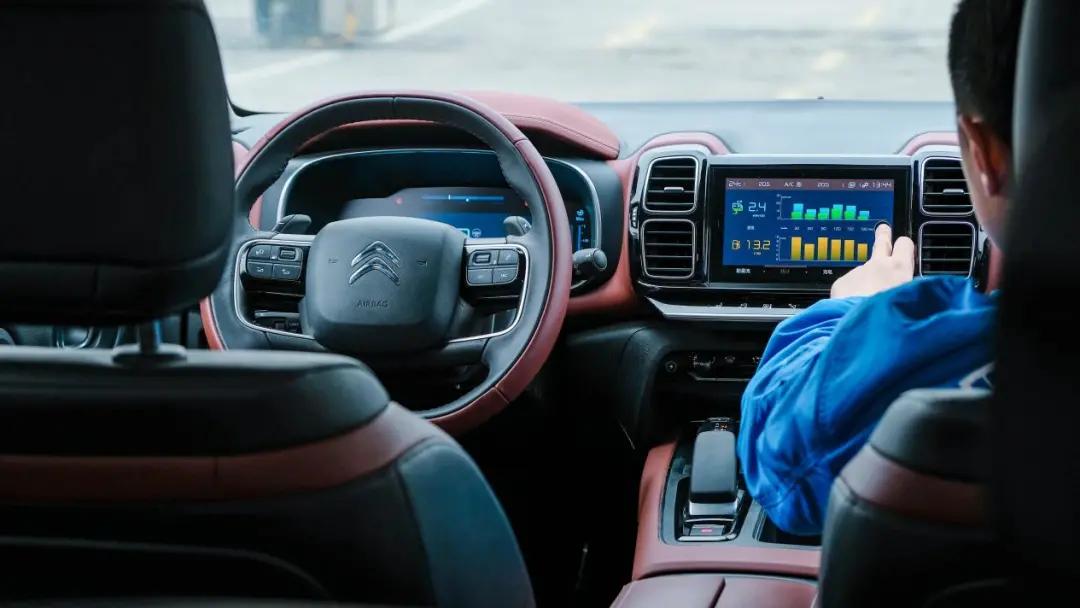 性能堪比3.0T，这台20来万的合资插混SUV值得买