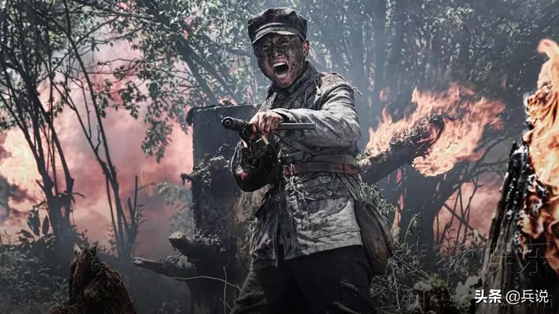 陈锡联路上撒大洋，敌人争抢，红军杀回马枪，