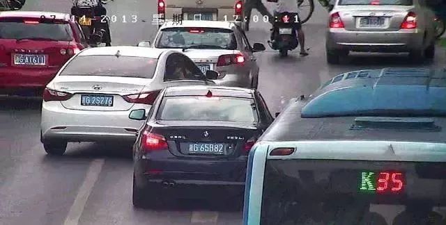 你知道吗？这些情况下实线变道不扣分