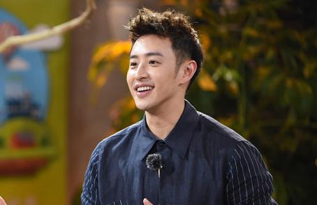 潘玮柏突然官宣结婚，周杰伦撒花为他庆祝，网