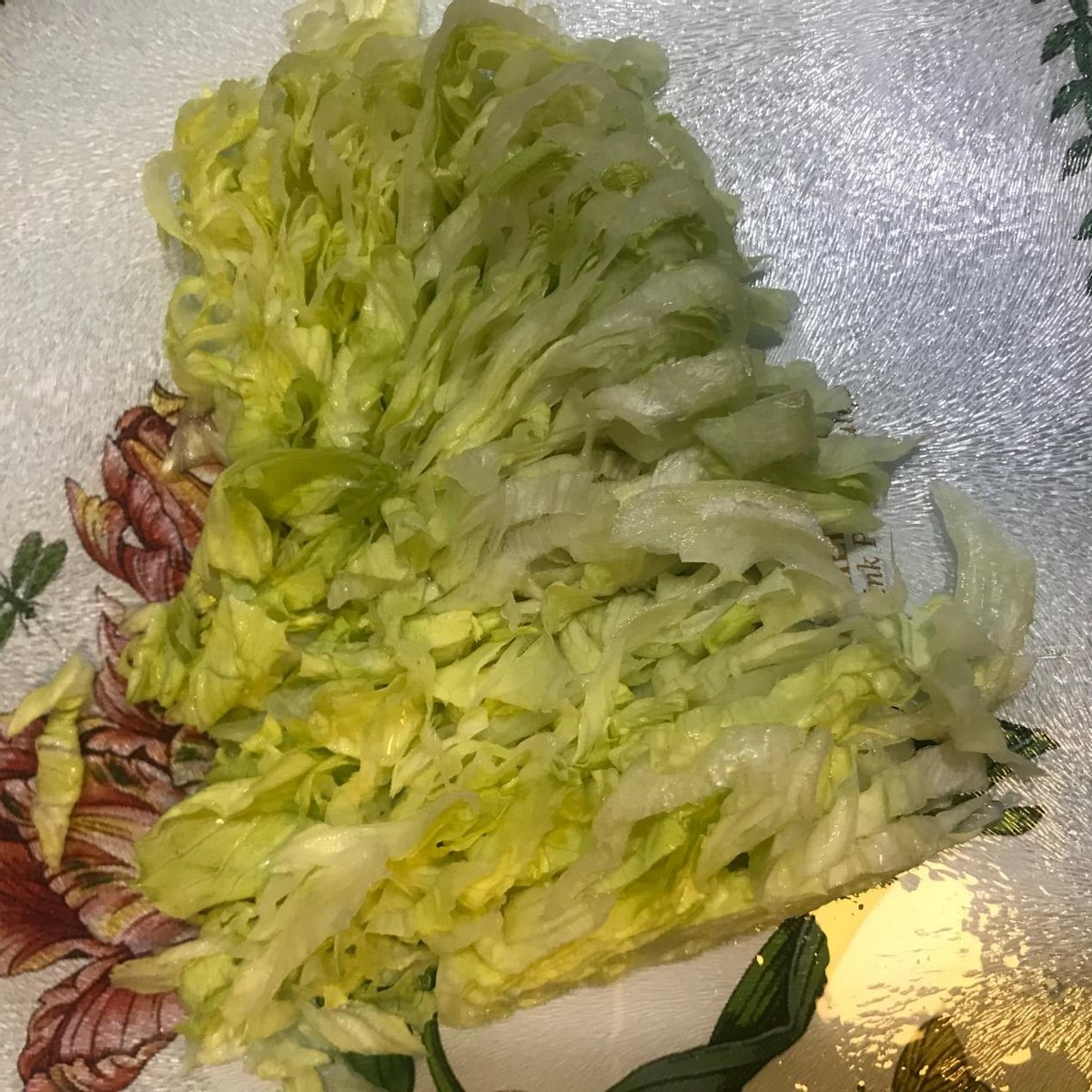 这是一道泰式菜，鸡肉搭配蔬菜，风味独特